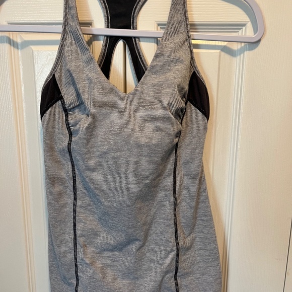 Lululemon size 6 racerback top - Picture 3 of 6